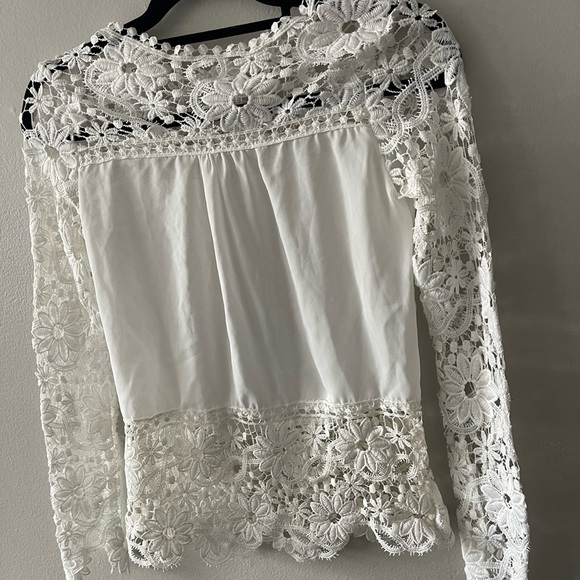 Sheer lace medium blouse - Picture 7 of 7